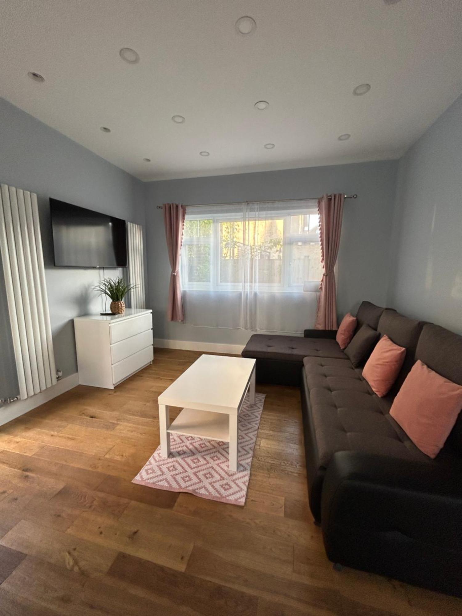 Dana'S Bungalow Horley Buitenkant foto